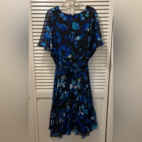 Calvin Klein  V-Neck Flutter Short Sleeve Tie Waist Floral Chiffon Midi Dress - Picture 3 of 8